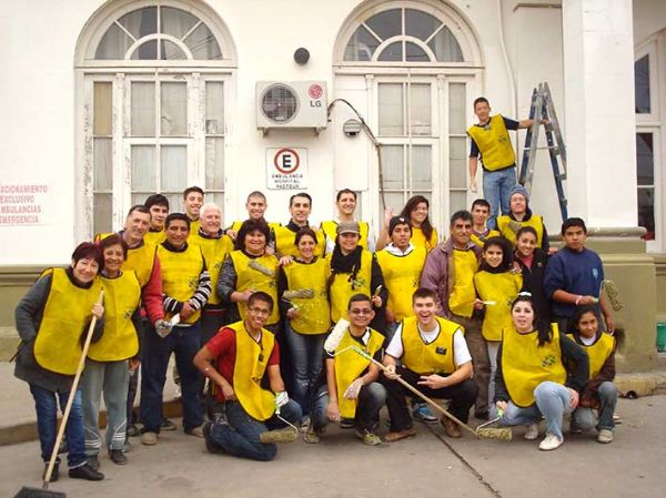 Jóvenes SUD limpiaron el centro de la ciudad de Córdoba