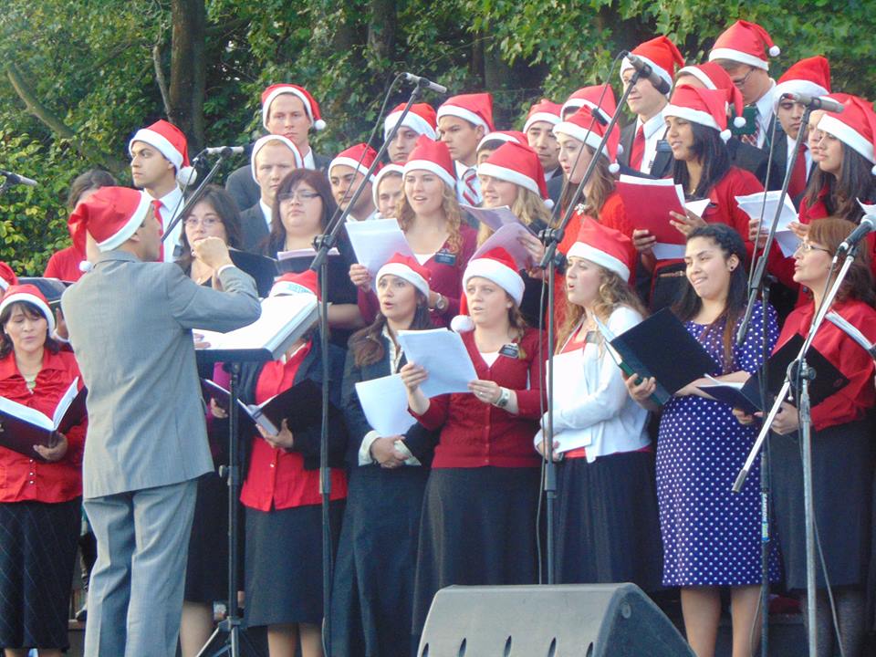 Coro SUD se presenta en actividad navideña de Osorno