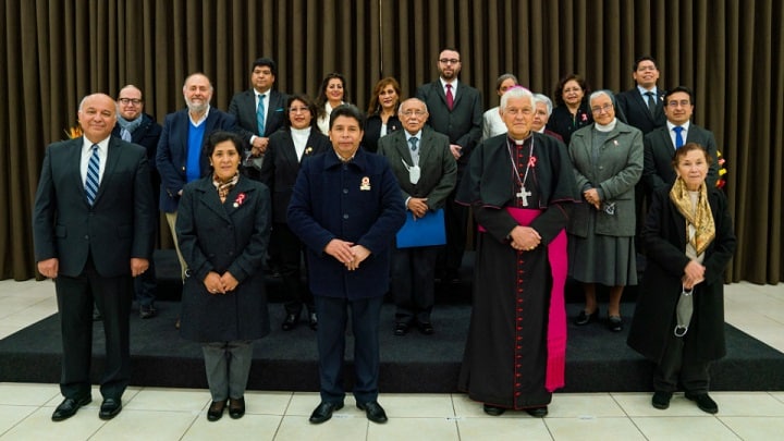 Pedro Castillo visita la Iglesia de Jesucristo en oración interreligiosa por víctimas de la pandemia, derechos básicos y contra la corrupción